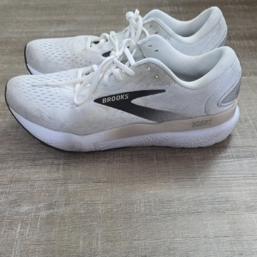 Brooks Ghost White and NAVY Running Shoes